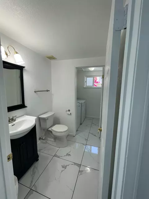 Bath - 711 W 9th St, Gilroy, CA 95020 photo 5 of 7