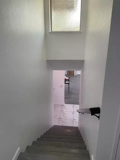 Entry Way - 711 W 9th St, Gilroy, CA 95020 photo 10 of 12