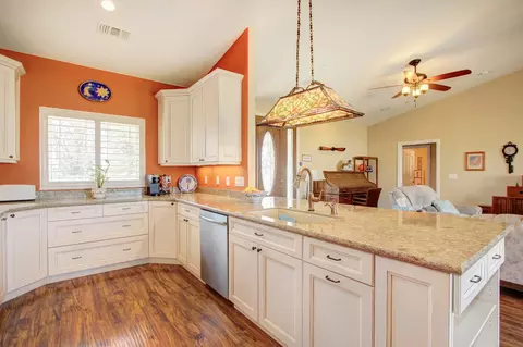 Kitchen - 9573 Alta Mesa Rd, Wilton, CA 95693 photo 5 of 10