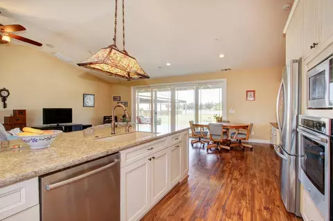 Kitchen - 9573 Alta Mesa Rd, Wilton, CA 95693 photo 7 of 10