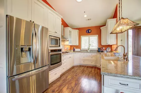 Kitchen - 9573 Alta Mesa Rd, Wilton, CA 95693 photo 4 of 10