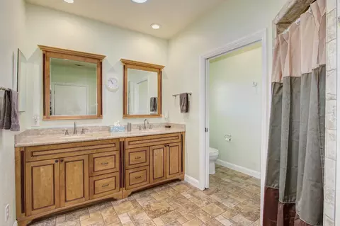 Bath - 9573 Alta Mesa Rd, Wilton, CA 95693 photo 1 of 4