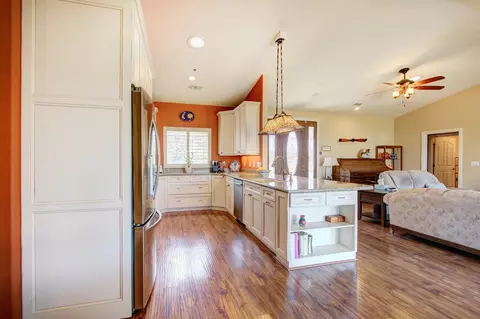 Kitchen - 9573 Alta Mesa Rd, Wilton, CA 95693 photo 3 of 10