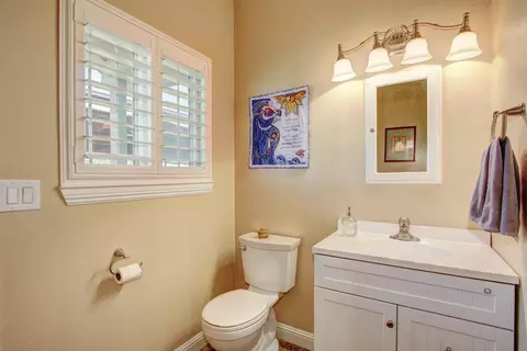 Bath - 9573 Alta Mesa Rd, Wilton, CA 95693 photo 3 of 4