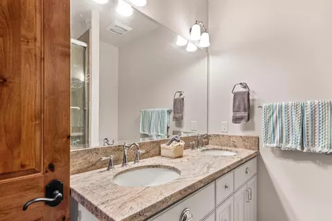 581 Ramos Dr, Folsom, CA 95630 photo 42