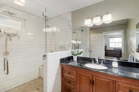 Bath - 9856 La Clair Rd, Wilton, CA 95693 photo 2 of 4