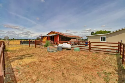 Exterior - 9856 La Clair Rd, Wilton, CA 95693 photo 13 of 28