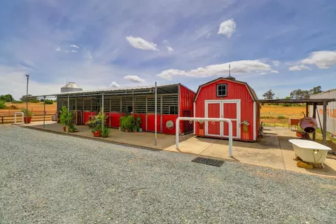 Exterior - 9856 La Clair Rd, Wilton, CA 95693 photo 8 of 28