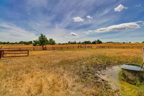 Exterior - 9856 La Clair Rd, Wilton, CA 95693 photo 6 of 28