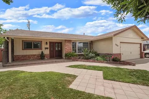 Exterior - 1620 Ascot Dr, Modesto, CA 95350 photo 5 of 19