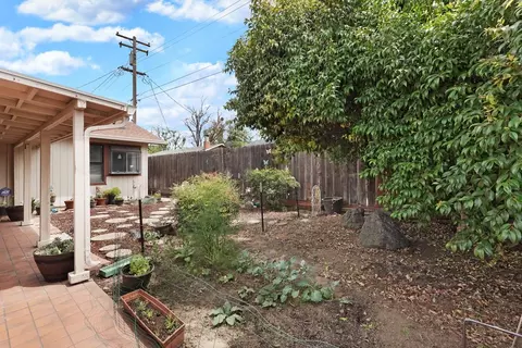 Exterior - 1620 Ascot Dr, Modesto, CA 95350 photo 15 of 19