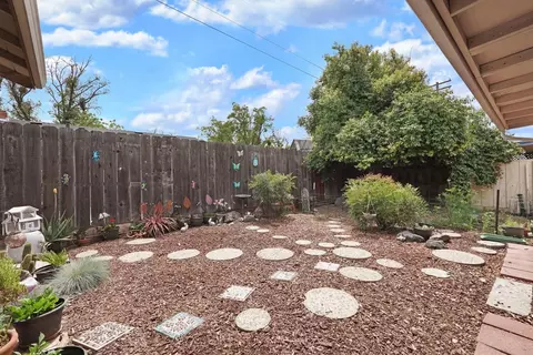 Exterior - 1620 Ascot Dr, Modesto, CA 95350 photo 9 of 19