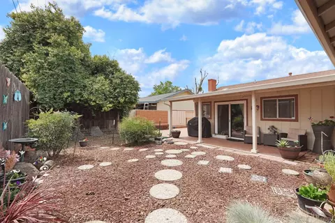 Exterior - 1620 Ascot Dr, Modesto, CA 95350 photo 10 of 19