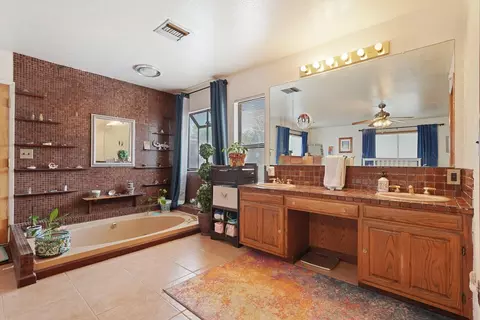 Bath - 1620 Ascot Dr, Modesto, CA 95350 photo 3 of 5