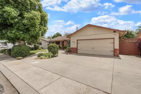 Exterior - 1620 Ascot Dr, Modesto, CA 95350 photo 3 of 19