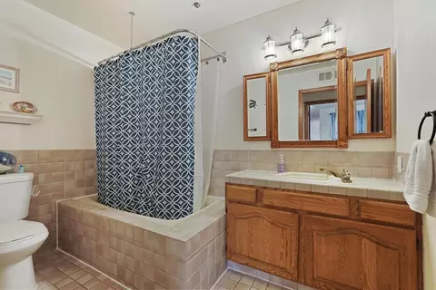 Bath - 1620 Ascot Dr, Modesto, CA 95350 photo 1 of 5