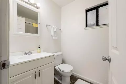 Bath - 512 Citadel Dr, Davis, CA 95616 photo 5 of 5