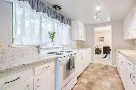 Kitchen - 512 Citadel Dr, Davis, CA 95616 photo 2 of 2