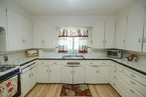 Kitchen - 903 Seybold Ave, Modesto, CA 95351 photo 2 of 3