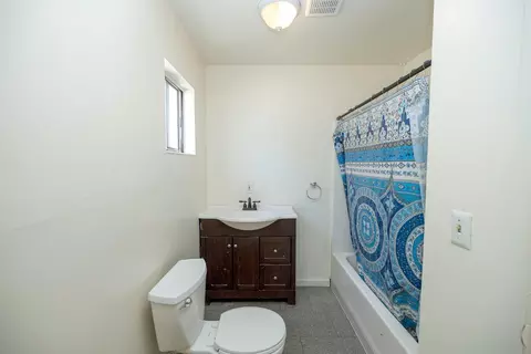 Bath - 903 Seybold Ave, Modesto, CA 95351 photo 3 of 5