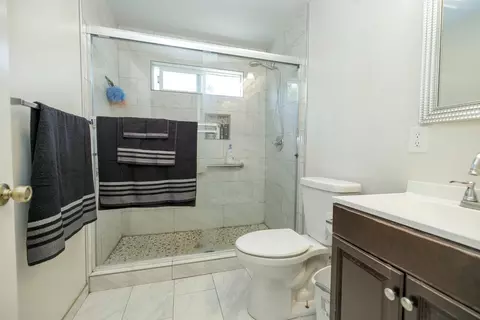 Bath - 903 Seybold Ave, Modesto, CA 95351 photo 1 of 5
