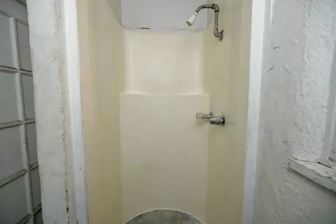 Bath - 903 Seybold Ave, Modesto, CA 95351 photo 4 of 5