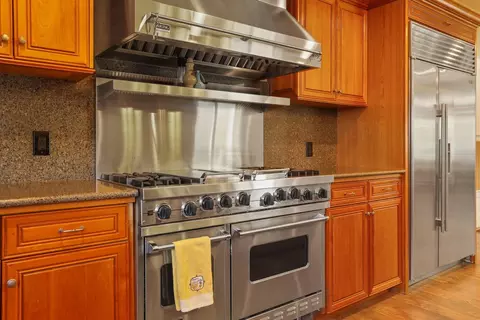 Kitchen - 150 Robert Ave, Ripon, CA 95366 photo 4 of 6