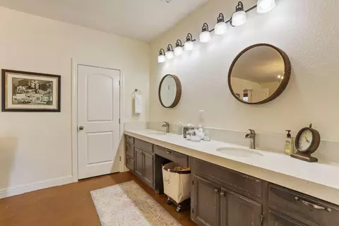 Bath - 150 Robert Ave, Ripon, CA 95366 photo 5 of 6