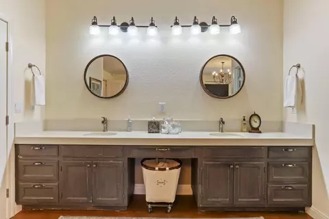 Bath - 150 Robert Ave, Ripon, CA 95366 photo 3 of 6