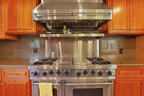 Kitchen - 150 Robert Ave, Ripon, CA 95366 photo 5 of 6