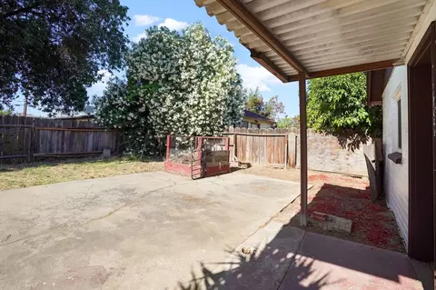 Exterior - 93 E Syracuse Ave, Turlock, CA 95380 photo 8 of 15