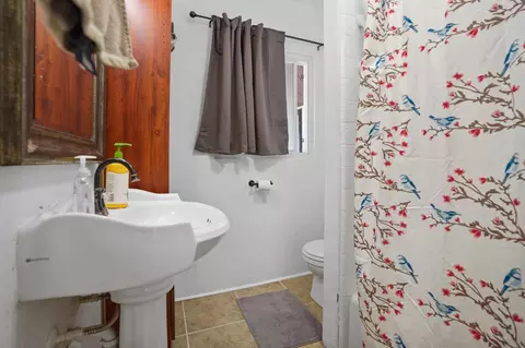 Bath - 93 E Syracuse Ave, Turlock, CA 95380 photo 2 of 3