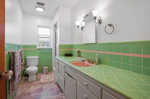Bath - 93 E Syracuse Ave, Turlock, CA 95380 photo 3 of 3