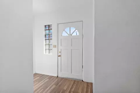Entry Way - 93 E Syracuse Ave, Turlock, CA 95380 photo 1 of 1