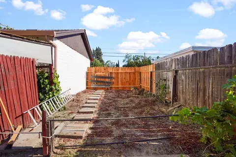 Exterior - 93 E Syracuse Ave, Turlock, CA 95380 photo 11 of 15