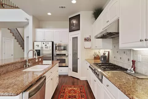 Kitchen - 1605 Magic Ln, Lodi, CA 95242 photo 2 of 6