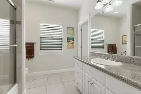 Bath - 1605 Magic Ln, Lodi, CA 95242 photo 4 of 5