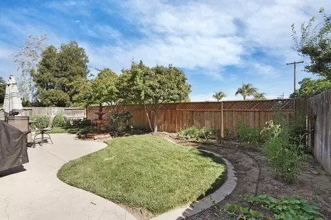 Exterior - 1605 Magic Ln, Lodi, CA 95242 photo 10 of 13
