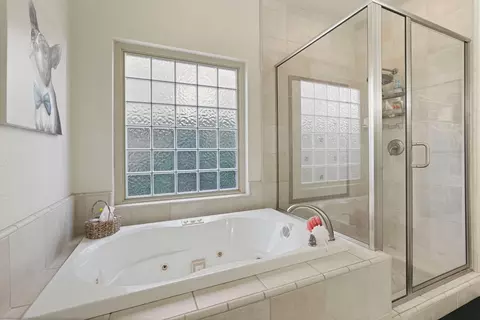 Bath - 1605 Magic Ln, Lodi, CA 95242 photo 3 of 5