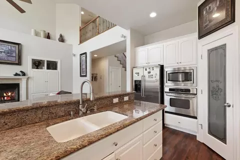 Kitchen - 1605 Magic Ln, Lodi, CA 95242 photo 3 of 6