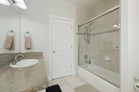 Bath - 1605 Magic Ln, Lodi, CA 95242 photo 5 of 5