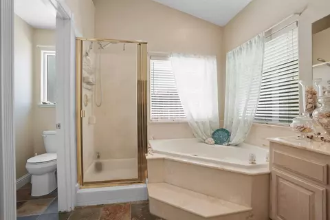 Bath - 2421 Castleview Dr, Turlock, CA 95382 photo 2 of 4