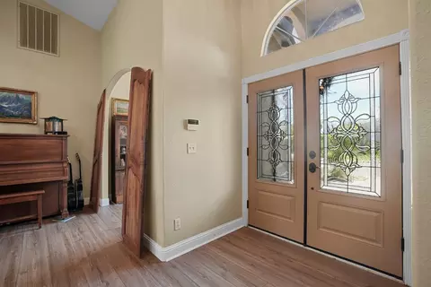Entry Way - 2421 Castleview Dr, Turlock, CA 95382 photo 2 of 2