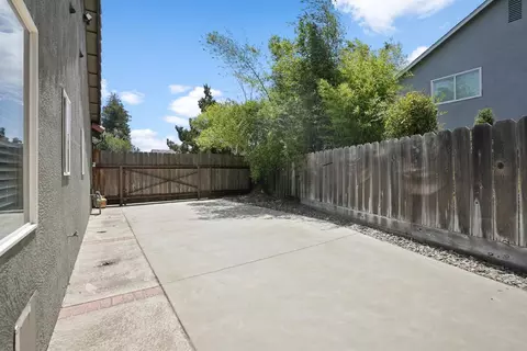 Exterior - 2421 Castleview Dr, Turlock, CA 95382 photo 7 of 11
