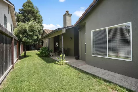 Exterior - 2421 Castleview Dr, Turlock, CA 95382 photo 9 of 11