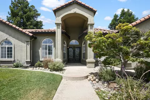 Exterior - 2421 Castleview Dr, Turlock, CA 95382 photo 4 of 11