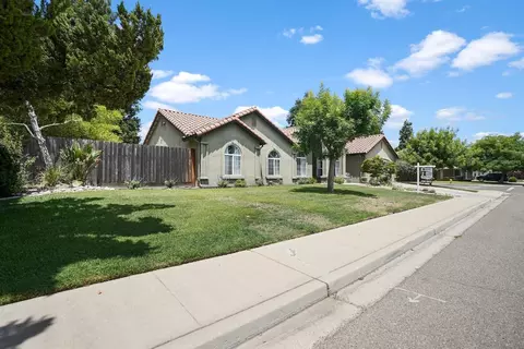 Exterior - 2421 Castleview Dr, Turlock, CA 95382 photo 2 of 11