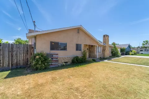 715 Pine St, Oakdale, CA 95361 photo 2