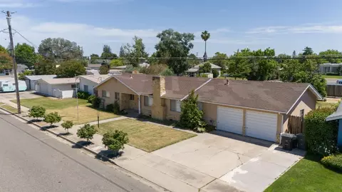 715 Pine St, Oakdale, CA 95361 photo 4