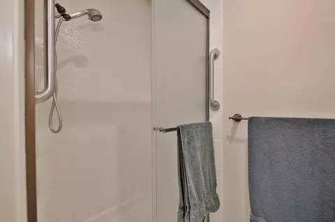 Bath - 114 E Ranch Rd, Sacramento, CA 95825 photo 3 of 4